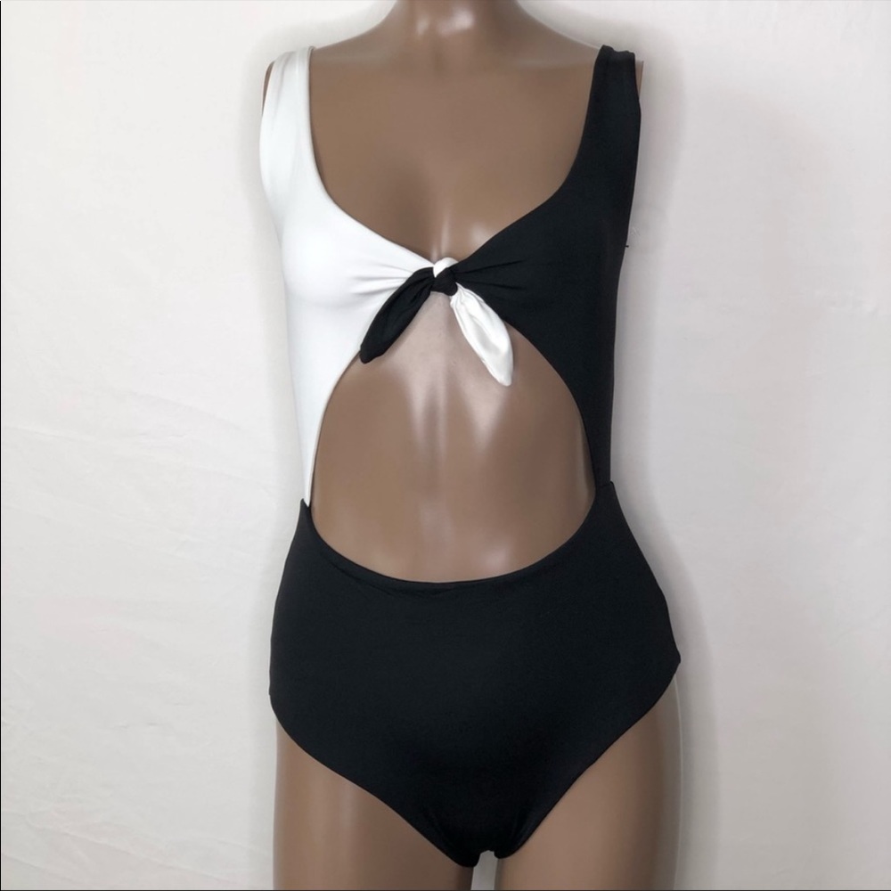 L*Space Black/White Colorblock One Piece Swim 🌺